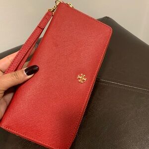 TORY BURCH
Perry Zip Continental Wallet